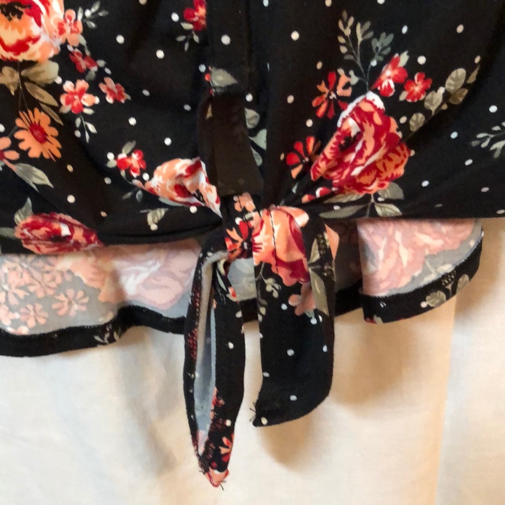 Ladies size medium top - Picture 4 of 13